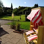 Duenengras Mit Terrasse Und Strandkorb Lübeck