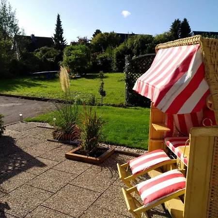 Dünengras Mit Terrasse Und Strandkorb Lübeck