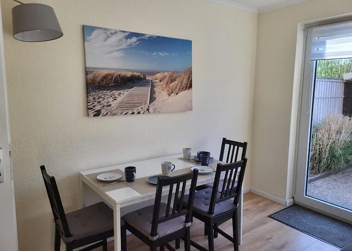 Duenengras Mit Terrasse Und Strandkorb * Lübeck